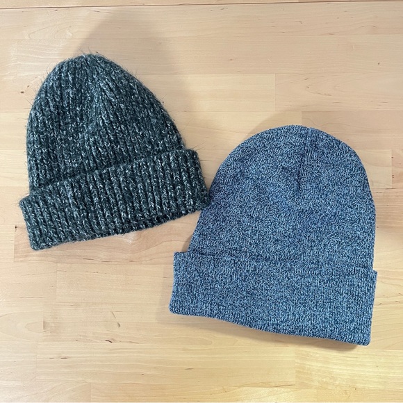 Set of Beanies Carhartt and Helly Hansen - Picture 3 of 5
